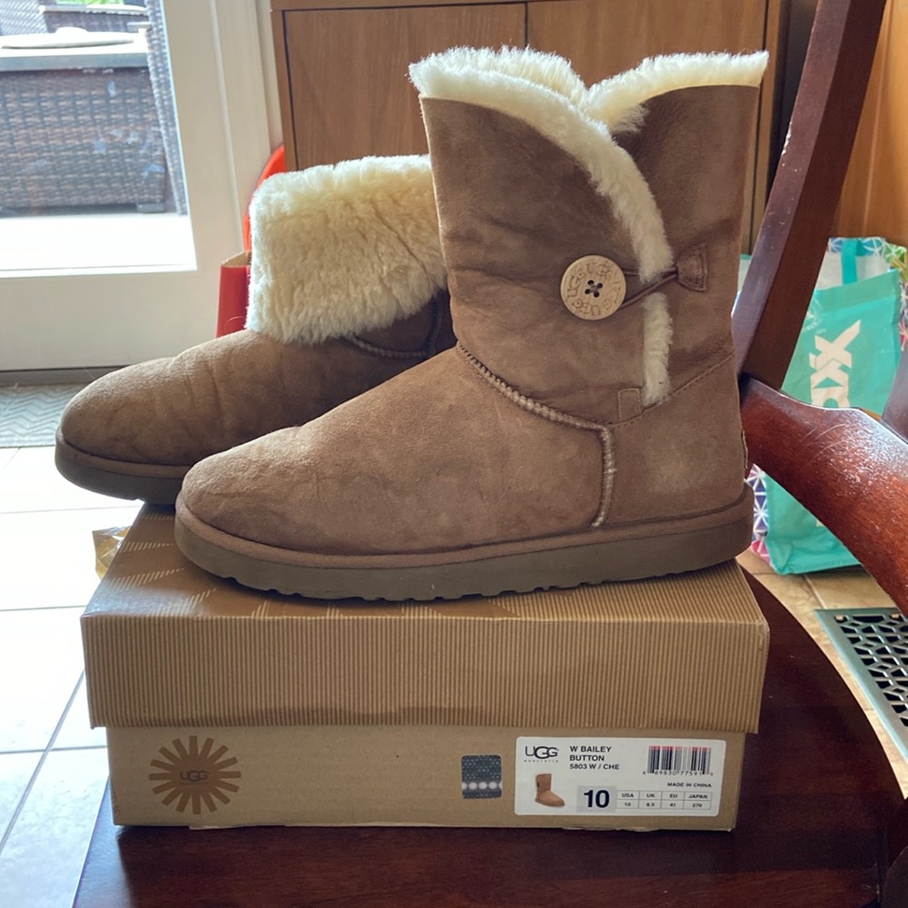 Ugg Bailey Button chestnut 5803 women’s 10 preloved